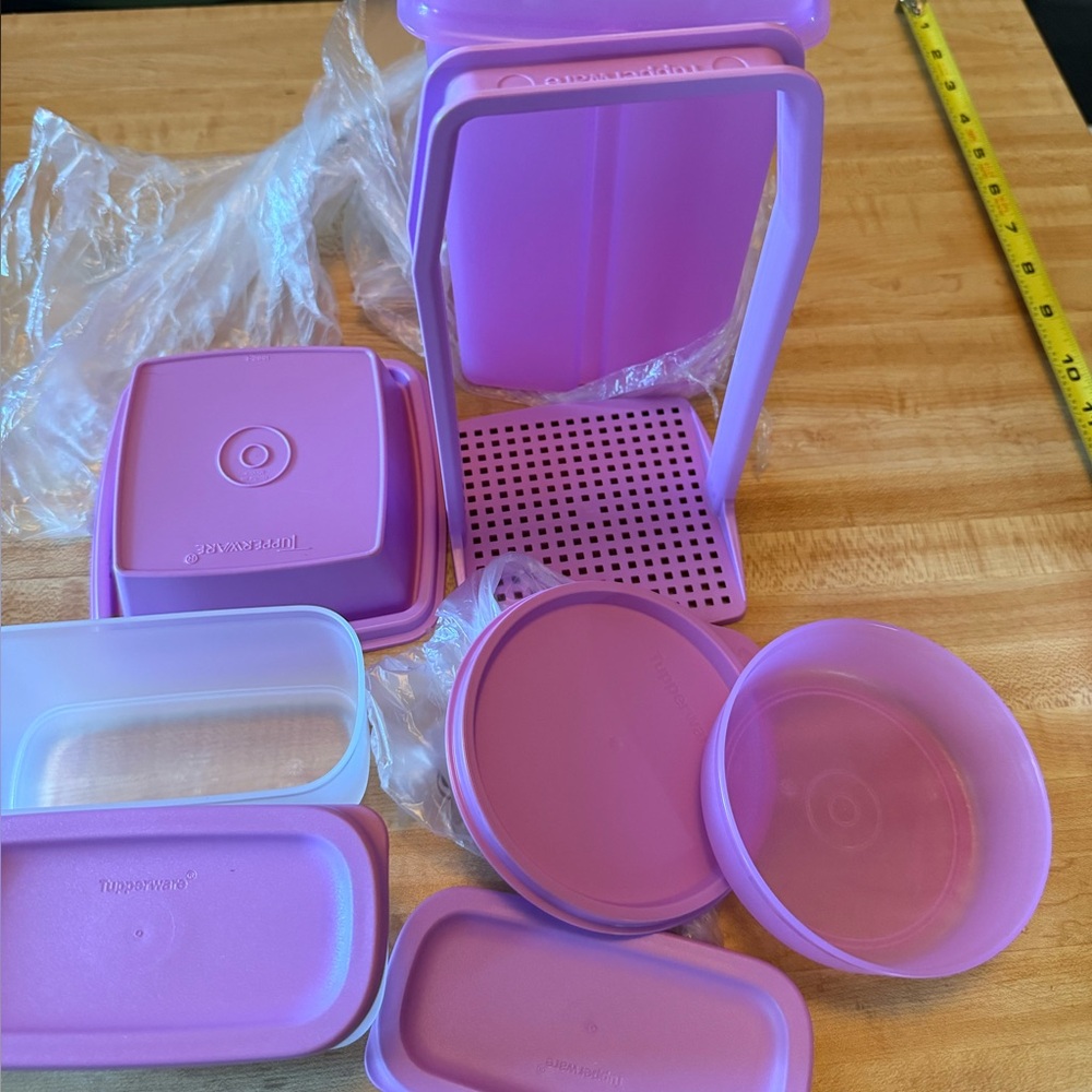 Tupperware Pickle Deli Keeper with bonus minis